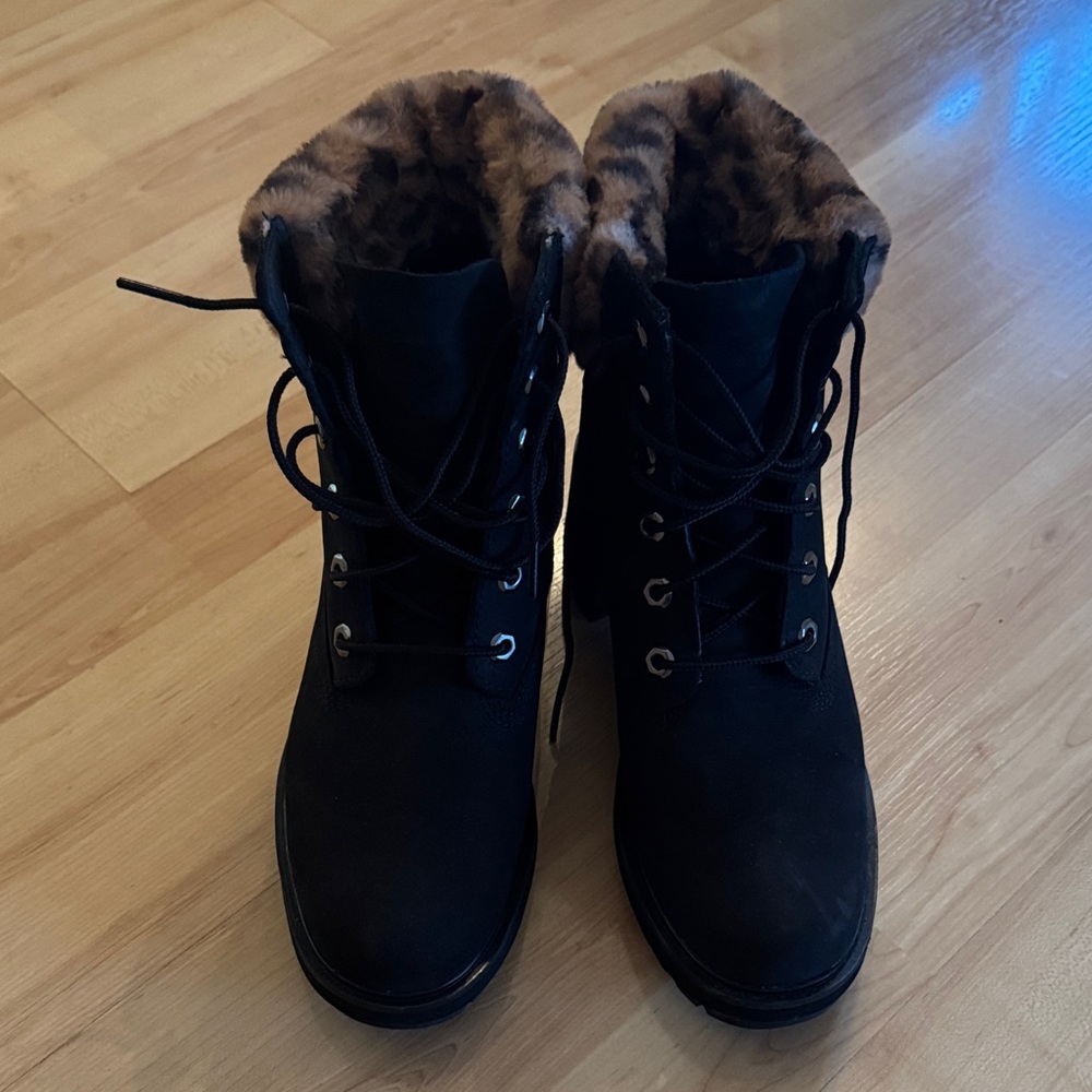 Women’s Black Faux-Fur Lined Lace-Up Boot